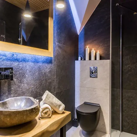 Halnica Pod Skocznia - Jacuzzi & Sauna, Parking アパート *