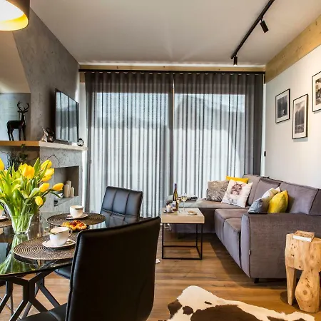 Halnica Pod Skocznia - Jacuzzi & Sauna, Parking アパート